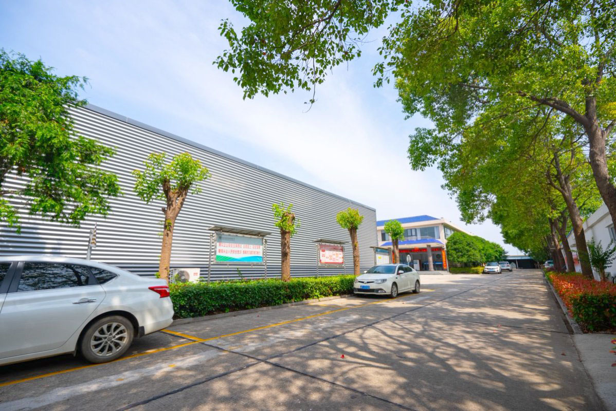 辦公樓南側(cè)大門